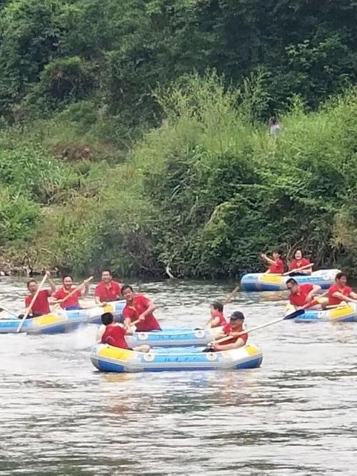 河道漂流 乘风破浪，探索自然的奇幻之旅